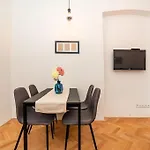 Cosy, Retro-Styled Flat In Beautiful Zizkov