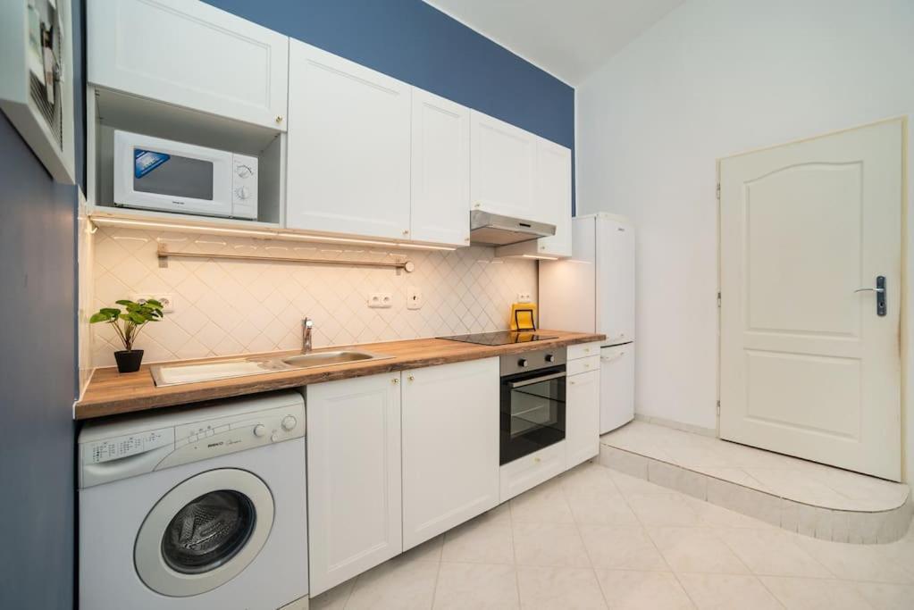 Cosy, Retro-styled Flat In Beautiful Zizkov Praga