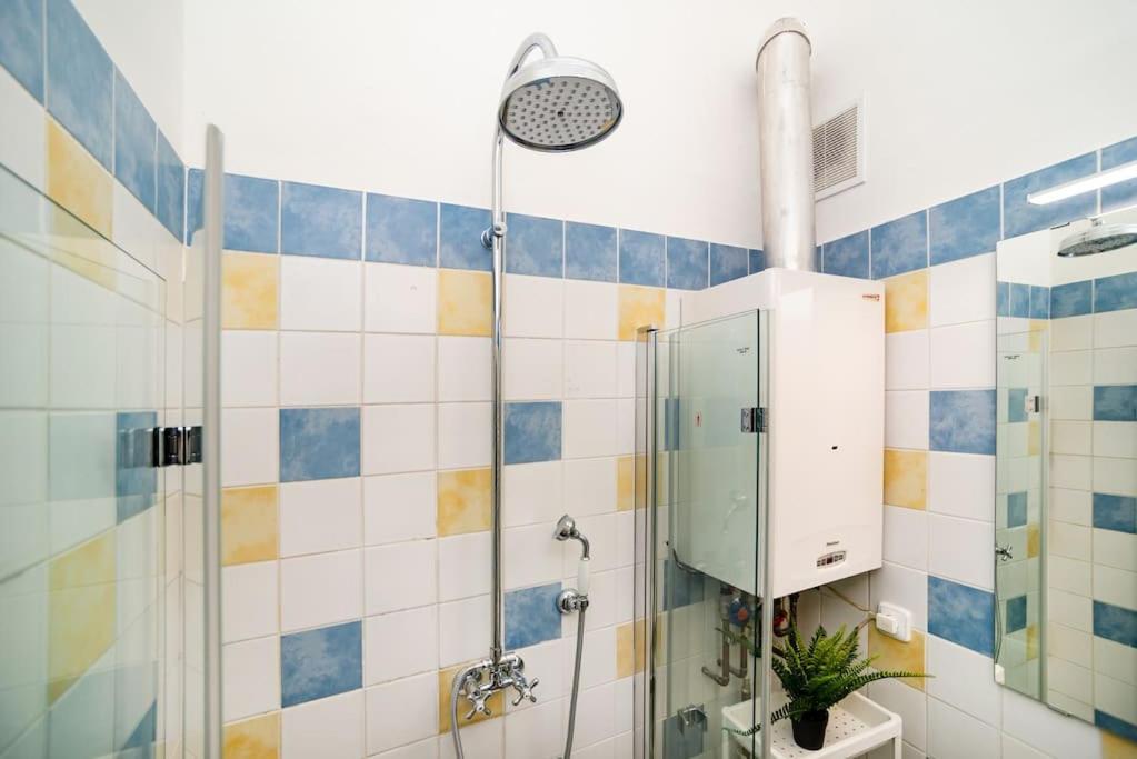 Cosy, Retro-styled Flat In Beautiful Zizkov Praga
