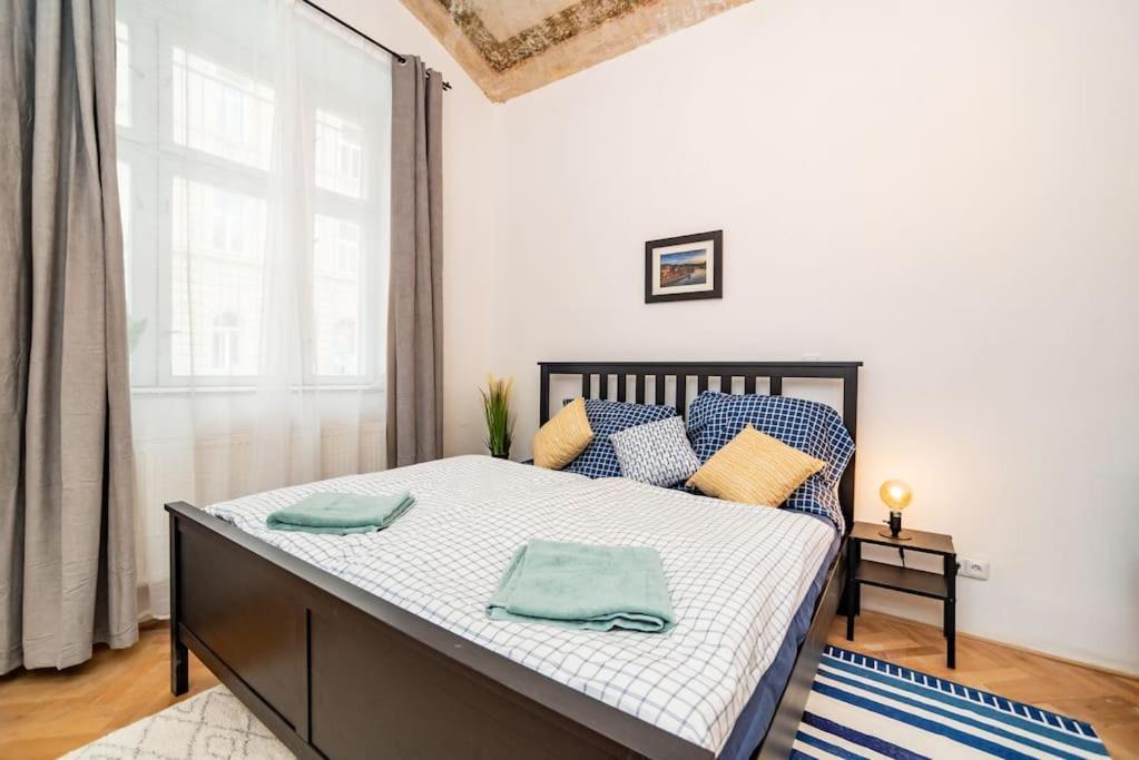 Cosy, Retro-styled Flat In Beautiful Zizkov Appartamento *