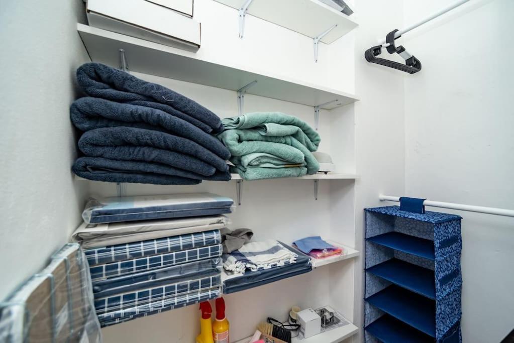 Cosy, Retro-styled Flat In Beautiful Zizkov *